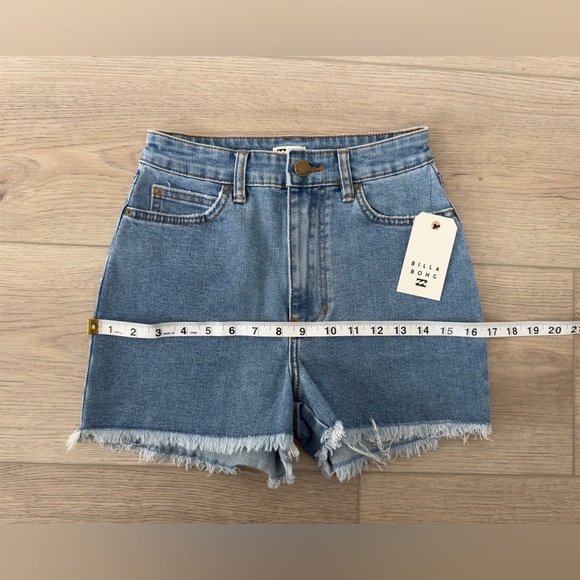 BILLABONG Blue Jean Shorts High-Waisted Frayed Hem 🩵🤍
*NEW WITH TAGS 🏷️ - Picture 3 of 8